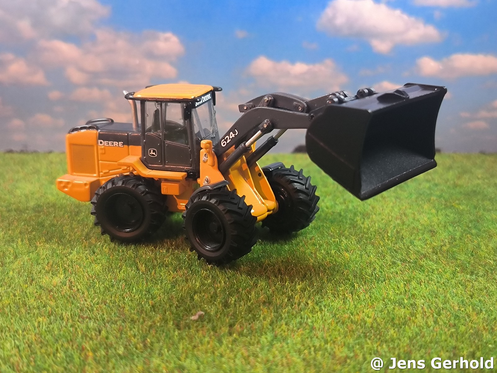 John Deere 624J